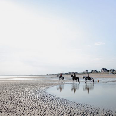 Où monter à cheval sur la plage en Normandie ?