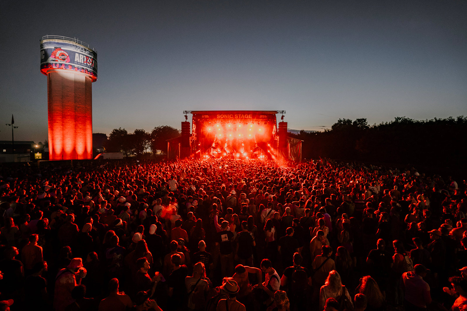 Art Sonic met le feu à Briouze Normandie Tourisme