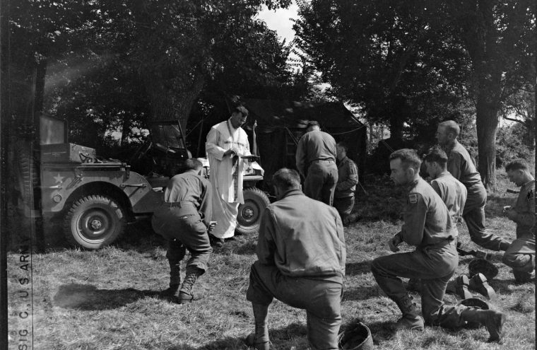 Exposition numérique : Croire au Front : La foi à l