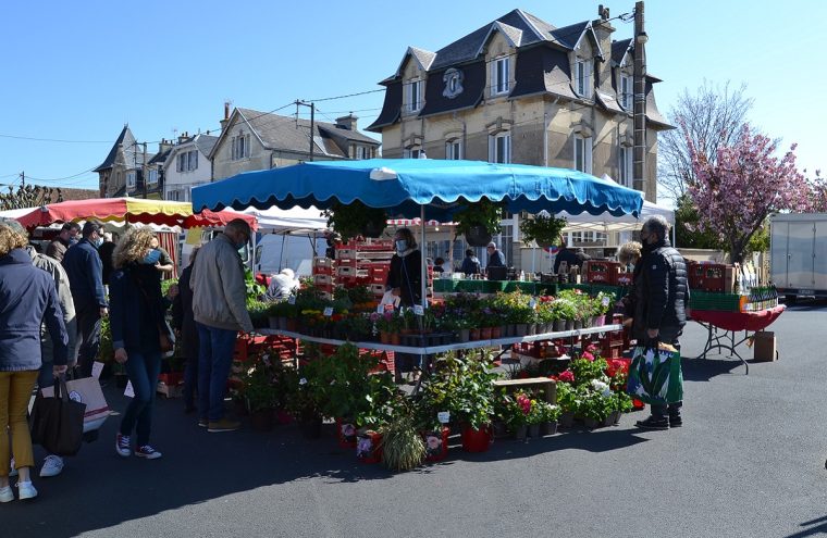 Marché hebdomadaire de Saint-Aubin-sur-mer